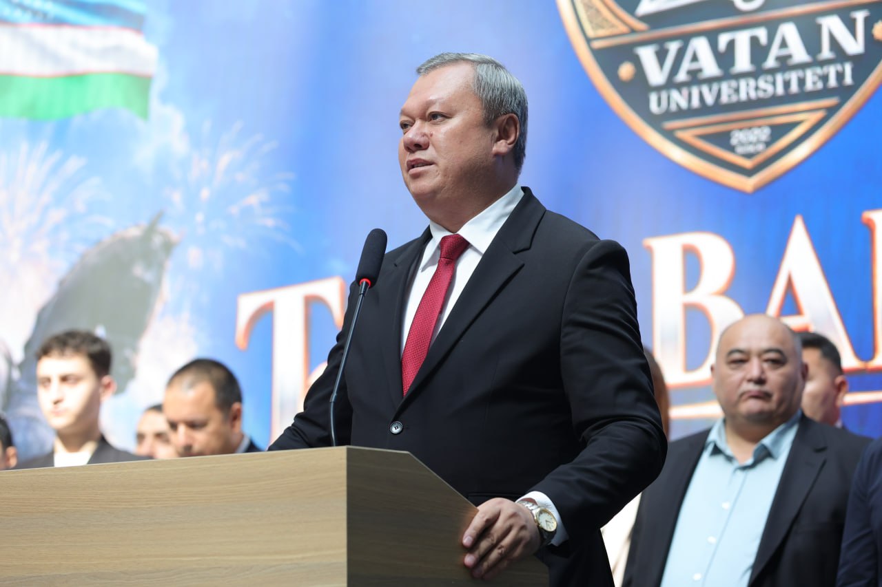 VATAN UNIVERSITETIDA 1-KURS TALABALARI TANTANALI KUTIB OLINDI!