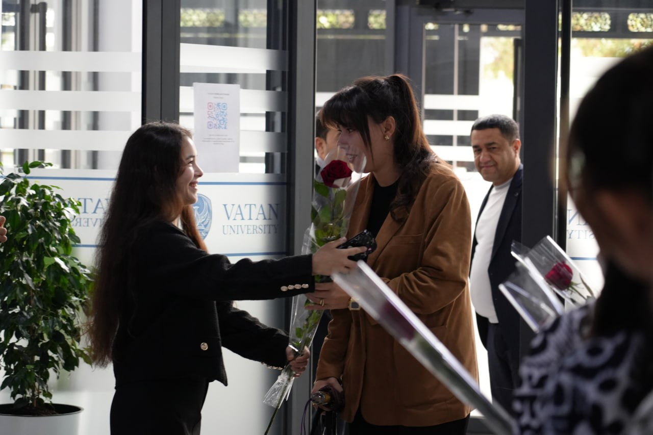 “Ustoz va murabbiylar kuni” munosabati bilan bayram tantanalari davom etmoqda!